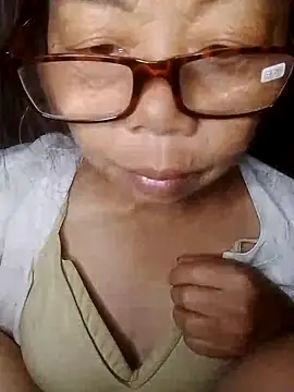 Snapshot of VangLe73 chatting on 09/25/25, 06:00 VangLe73 online show from 09/25/25, 06:00