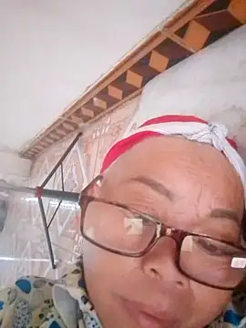 Snapshot of VangLe73 chatting on 10/05/25, 06:23 VangLe73 online show from 10/05/25, 06:23