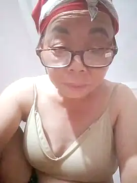 Snapshot of VangLe73 chatting on 10/10/25, 01:10 VangLe73 online show from 10/10/25, 01:10