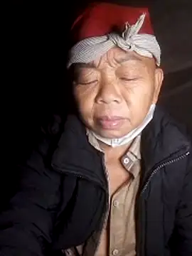 Snapshot of VangLe73 chatting on 11/02/25, 01:13 VangLe73 online show from 11/02/25, 01:13