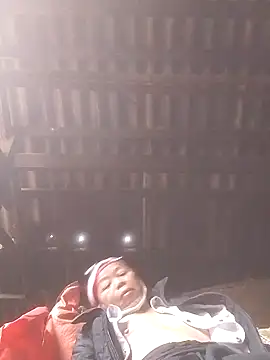 Snapshot of VangLe73 chatting on 11/05/25, 02:44 VangLe73 online show from 11/05/25, 02:44