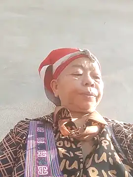 Snapshot of VangLe73 chatting on 11/23/25, 07:52 VangLe73 online show from 11/23/25, 07:52