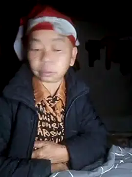 Snapshot of VangLe73 chatting on 11/25/25, 11:38 VangLe73 online show from 11/25/25, 11:38