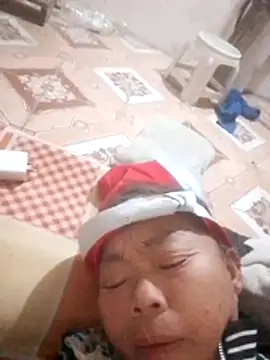 Snapshot of VangLe73 chatting on 12/05/25, 01:52 VangLe73 online show from 12/05/25, 01:52