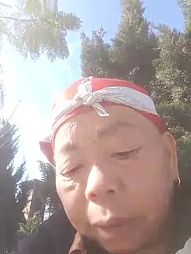 Snapshot of VangLe73 chatting on 12/19/25, 02:40 VangLe73 online show from 12/19/25, 02:40