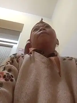 Snapshot of VangLe73 chatting on 12/19/25, 11:12 VangLe73 online show from 12/19/25, 11:12