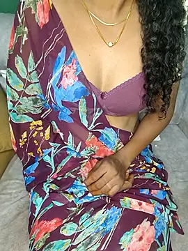 Tamilpallavi online show from 11/18/25, 03:16