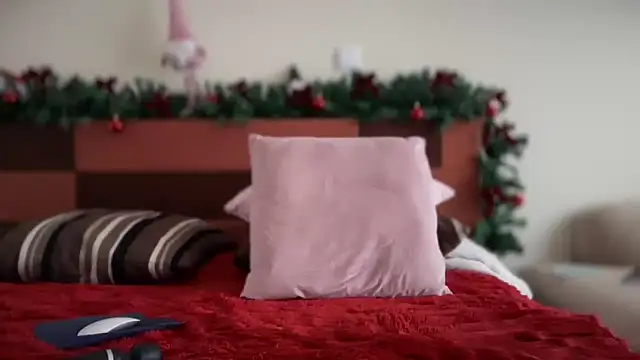 Reddgiirl online show from 12/15/25, 09:13