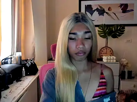 Snapshot of CharlotteMavis chatting on 07/20/26, 04:27 CharlotteMavis online show from 07/20/26, 04:27