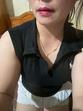 Snapshot of Moan_Mary chatting on 06/25/26, 02:32 Moan Mary online show from 06/25/26, 02:32