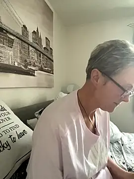 Curvy-Jinx online show from 10/26/25, 04:02