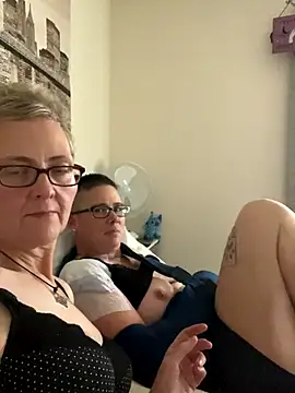 Curvy-Jinx online show from 11/22/25, 02:16