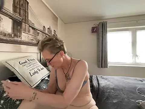 Curvy-Jinx online show from 04/03/26, 08:23