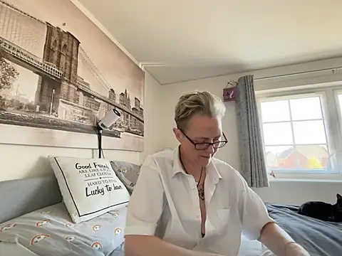 Curvy-Jinx online show from 04/07/26, 08:15