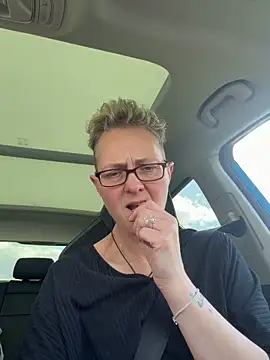 Curvy-Jinx online show from 04/18/26, 01:15