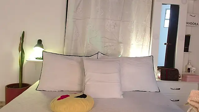 Snapshot of brunoorangel1 chatting on 09/29/25, 05:18 brunoorangel1 online show from 09/29/25, 05:18