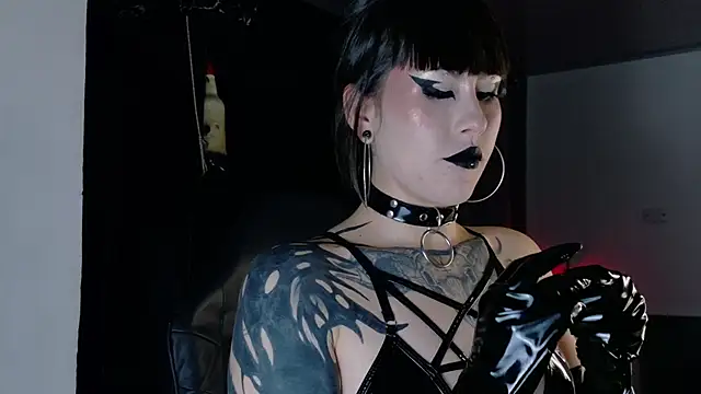 Angelabl0odborne online show from 10/26/25, 10:15