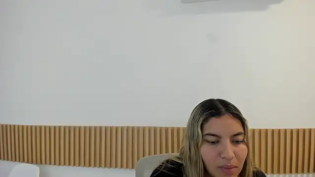 Snapshot of OliviaSweett chatting on 05/16/26, 04:06 OliviaSweett online show from 05/16/26, 04:06