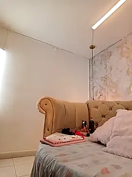 nathaliamiller online show from 12/18/25, 07:31