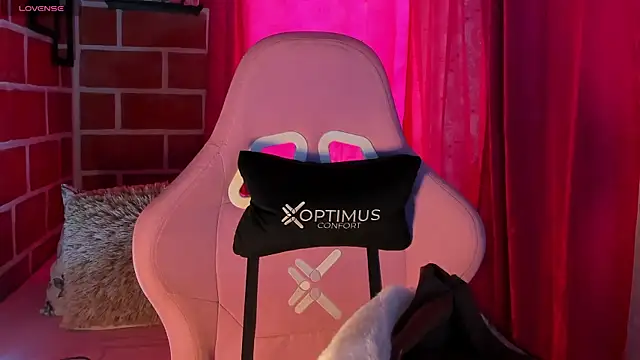 MelanyOconner online show from 10/28/25, 04:31