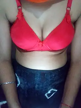 Snapshot of LAKSHMI_B chatting on 09/23/25, 12:24 LAKSHMI B online show from 09/23/25, 12:24