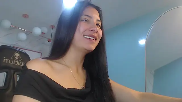 victoria hernandez t  online show from 05/22/26, 01:06