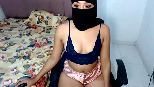 Snapshot of Layla_Noor chatting on 07/02/26, 05:35 Layla Noor online show from 07/02/26, 05:35
