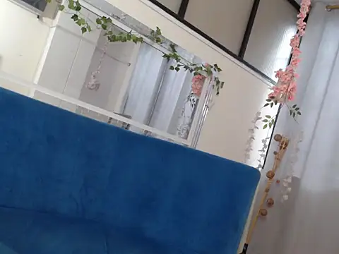 Anniie miller  online show from 11/21/25, 07:34