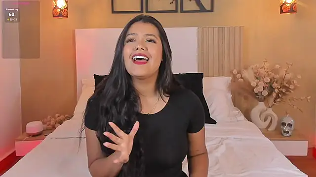 Camila Bustamante online show from 10/16/25, 03:57