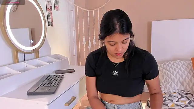 Snapshot of Camila_Bustamante chatting on 07/04/26, 04:13 Camila Bustamante online show from 07/04/26, 04:13