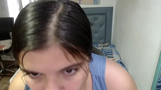 sarah aguilar online show from 04/15/26, 02:57