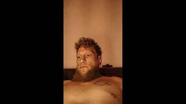 Snapshot of M6I6K6E@xh chatting on 05/17/26, 11:56 M6I6K6Exh online show from 05/17/26, 11:56