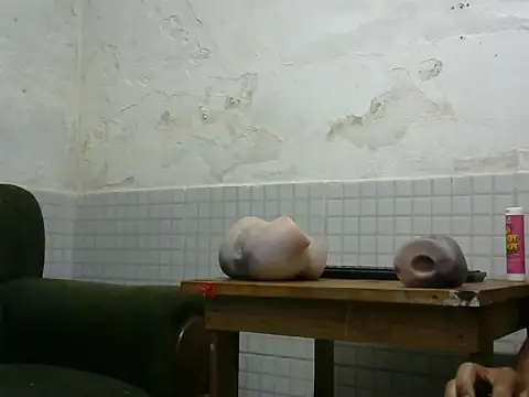 Snapshot of morenomascarado17 chatting on 10/09/25, 02:42 morenomascarado17 online show from 10/09/25, 02:42