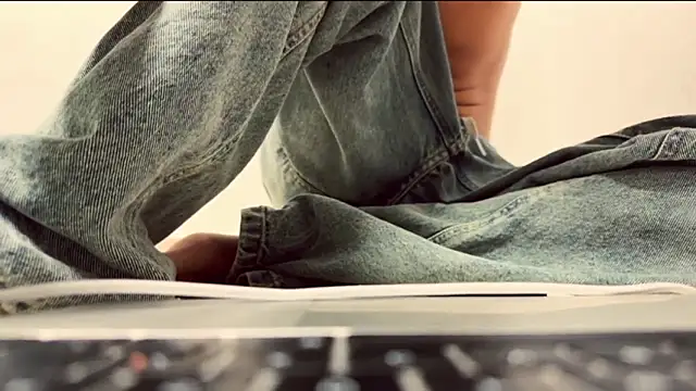 Max Rain online show from 10/20/25, 03:40