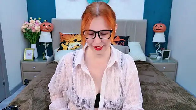 Evie Bennet online show from 10/28/25, 10:41