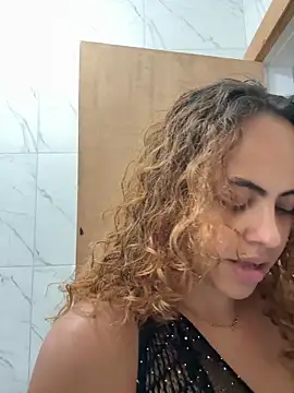 Chloe Leaozinho online show from 10/13/25, 08:31