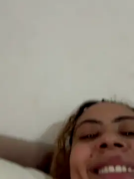 Chloe Leaozinho online show from 10/17/25, 06:05