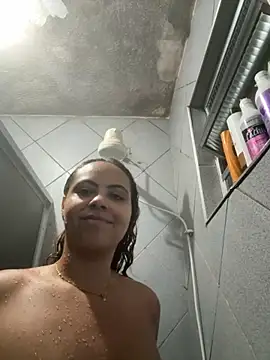 Chloe Leaozinho online show from 11/22/25, 11:37