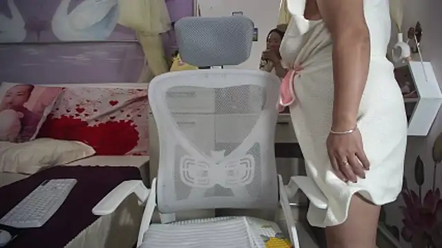 lyly asian online show from 11/28/25, 11:57