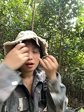 Snapshot of Phayphay77 chatting on 10/27/25, 08:18 Phayphay77 online show from 10/27/25, 08:18