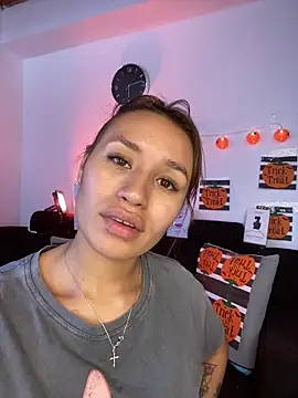 juliana-mancini online show from 10/27/25, 07:40