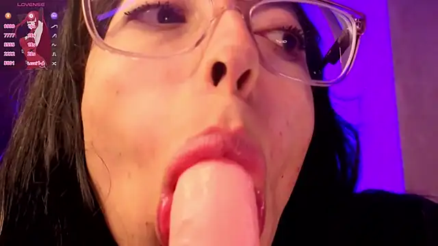 Snapshot of Miranda_sexlove_ chatting on 07/19/26, 04:27 Miranda sexlove online show from 07/19/26, 04:27