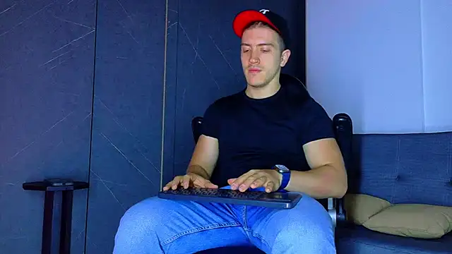 Snapshot of ALANNFERRER chatting on 02/02/26, 10:14 ALANNFERRER online show from 02/02/26, 10:14