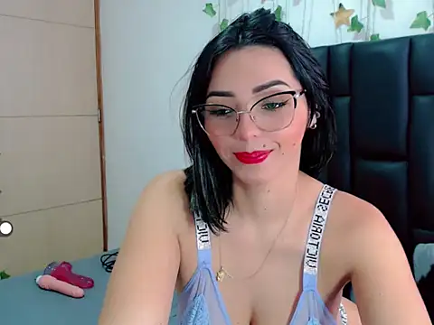 Snapshot of sara_arias00 chatting on 09/15/25, 02:39 sara arias00 online show from 09/15/25, 02:39