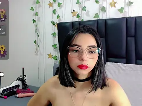 Snapshot of sara_arias00 chatting on 09/17/25, 01:13 sara arias00 online show from 09/17/25, 01:13