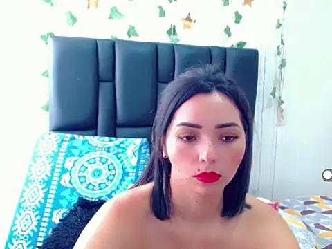 Snapshot of sara_arias00 chatting on 09/26/25, 02:21 sara arias00 online show from 09/26/25, 02:21