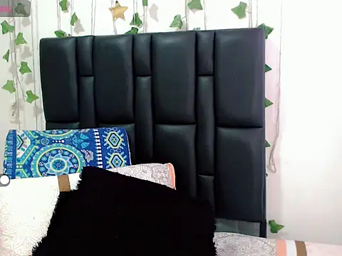 Snapshot of sara_arias00 chatting on 09/29/25, 12:54 sara arias00 online show from 09/29/25, 12:54