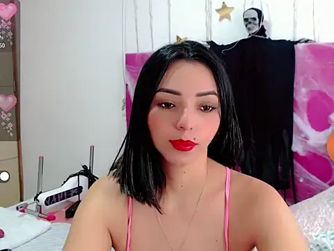 Snapshot of sara_arias00 chatting on 10/22/25, 01:11 sara arias00 online show from 10/22/25, 01:11