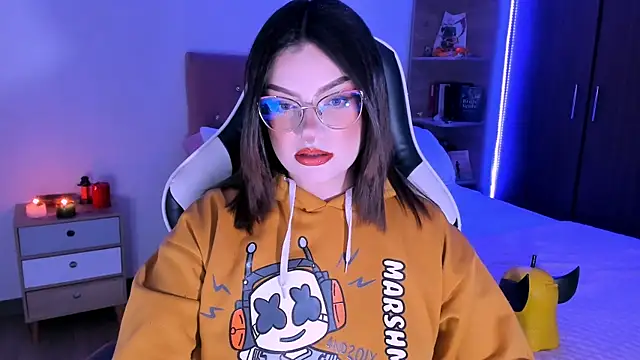 OphelianaRose33 online show from 11/22/25, 10:53