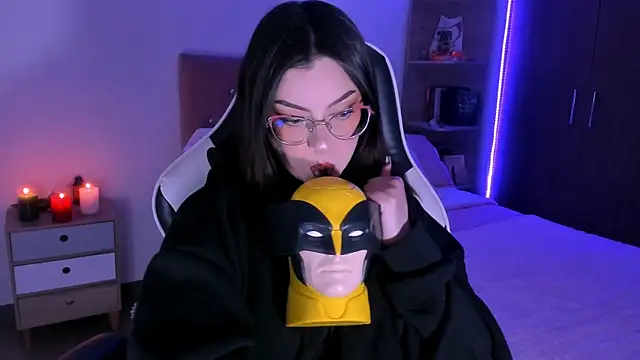 OphelianaRose33 online show from 11/28/25, 11:07